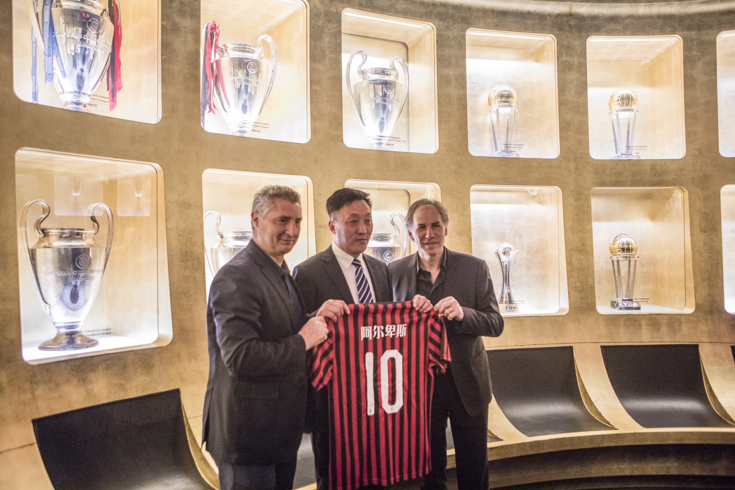 近400名爱好者齐聚，2025“翎跃山海”羽毛球巡回赛广州站落幕