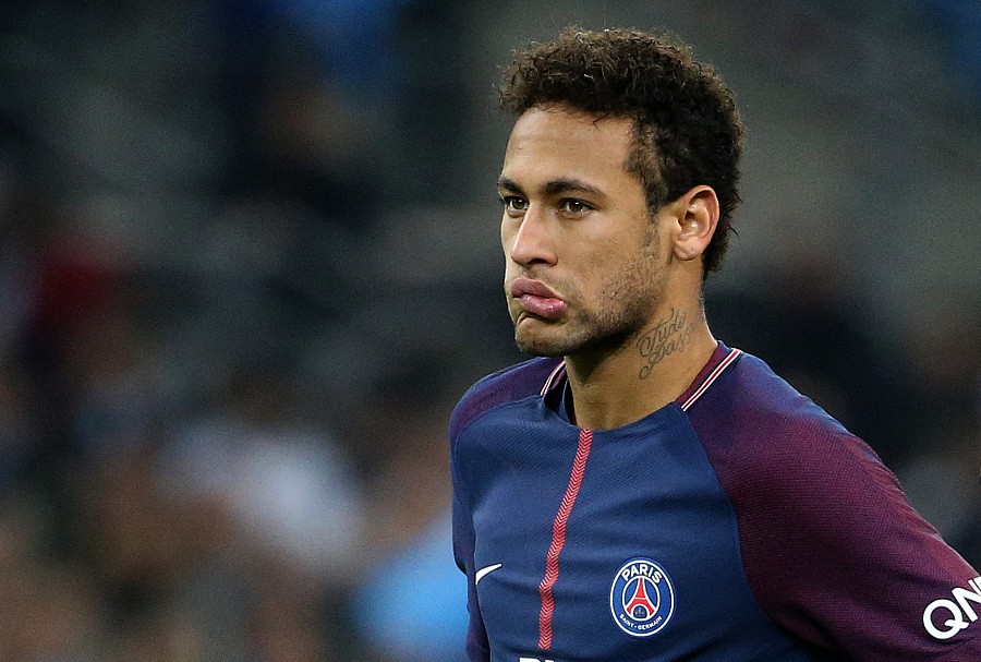 达万庆祝足协杯夺冠：我无比开心能实现这个将永存于心的梦想（达万庆贺足协杯夺冠：圆了铭记于心的梦想，我欣喜万分）