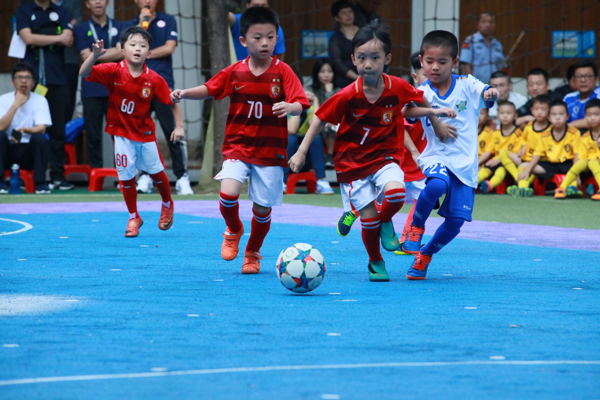 法媒：拜仁询问了后卫塔蒂，南特设定最低转会费5000万欧