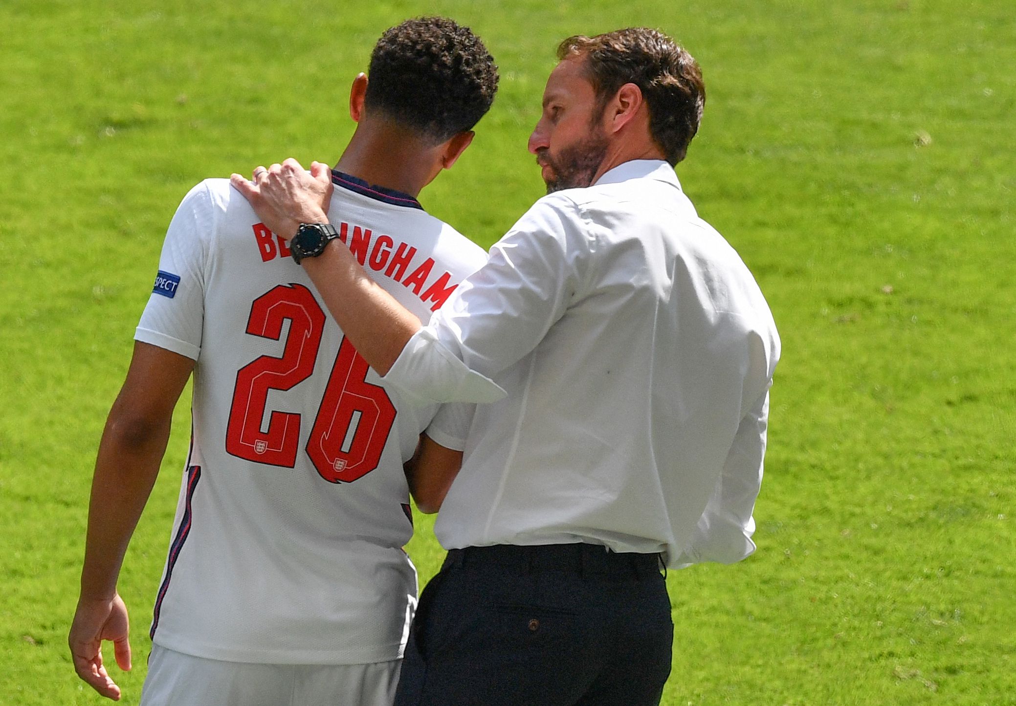 太疯狂！54岁名帅率头号装死队杀到英超第3 从0-2到4-3+近9轮8胜（神迹！54岁名帅携装死之师冲至英超第3：0-2逆转4-3，近9轮8胜）