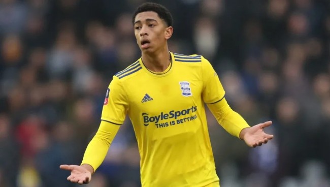 第三次犯规！杨瀚森次节继续率先登场防守送出犯规