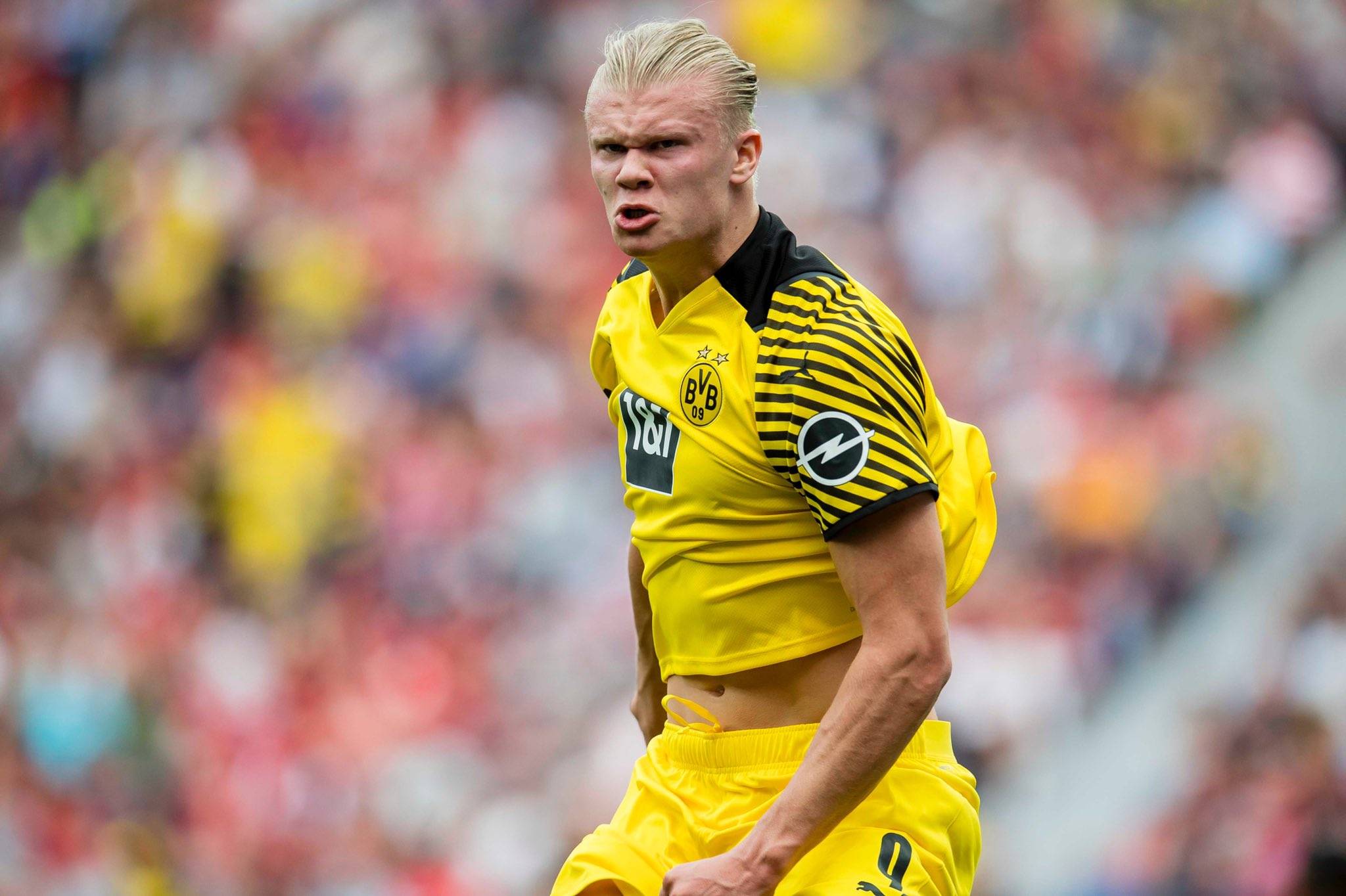 残特奥会选手与领跑员携手冲线夺冠