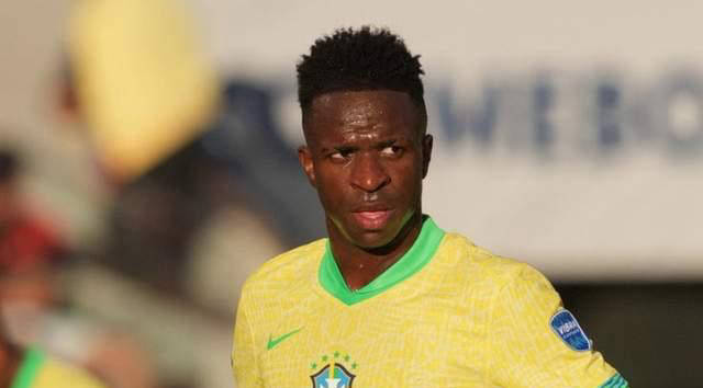 德天空：诺伊尔因肠胃感染缺席合练，乌尔比希可能替代他出场