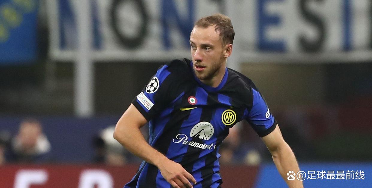 小孔塞桑被换下情绪激动不是因为斯帕莱蒂，是因摄影师险些绊倒他