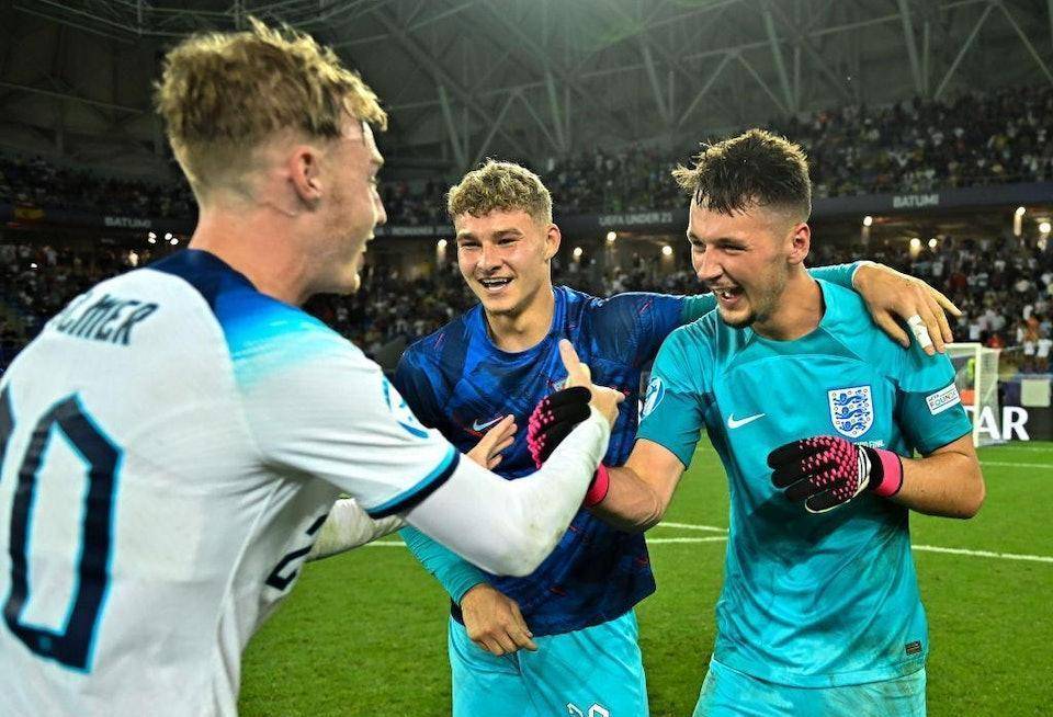 梅西：我们是冠军！感谢阿尔巴和布斯克茨在这段冒险中陪伴我