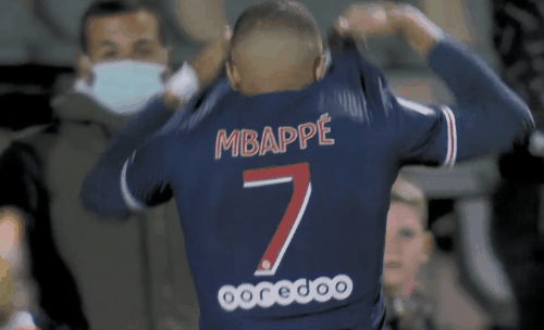 法兰克福在德甲稳居上游（法兰克福牢牢占据德甲前列）