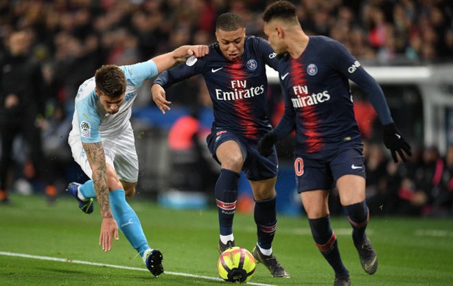 英媒：曼联拟定了约10人的引援名单，大部分来自其他联赛（英媒：曼联已拟定近10人引援清单，多数来自其他联赛）