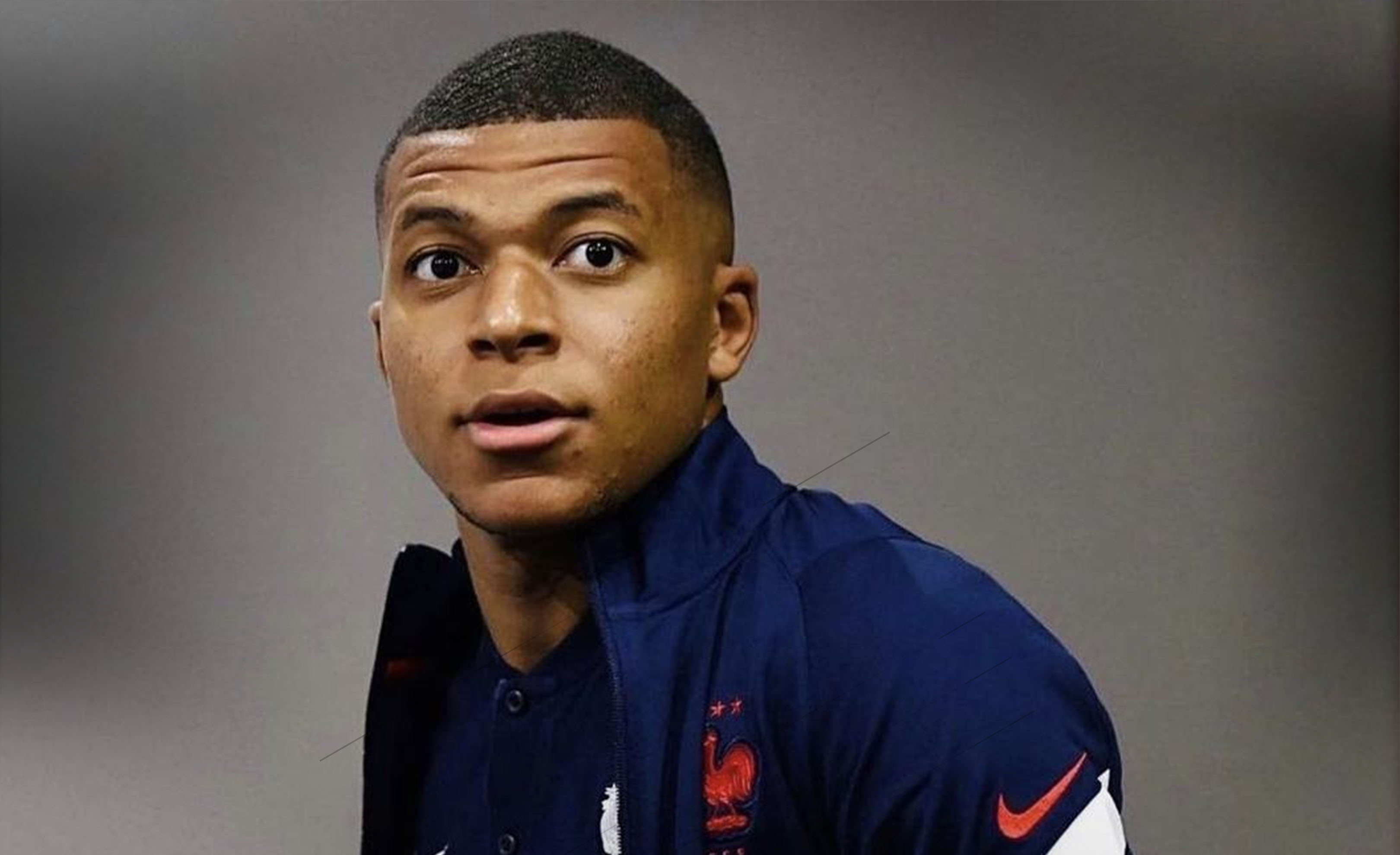 梅西结束印度行，已与家人一同返回阿根廷过圣诞节（梅西结束印度之旅，携家人返阿根廷共度圣诞节）