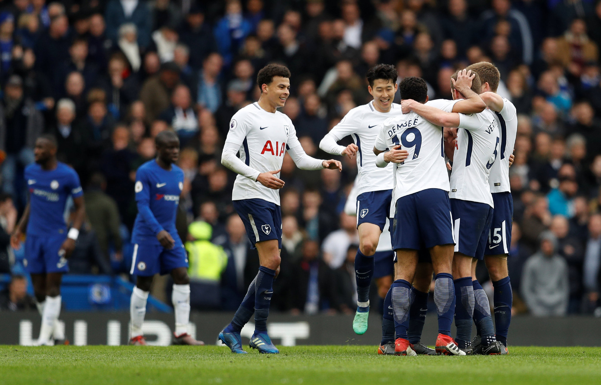 电讯报：杜库雷、齐耶赫等73人联名致信欧足联，要求禁赛以色列