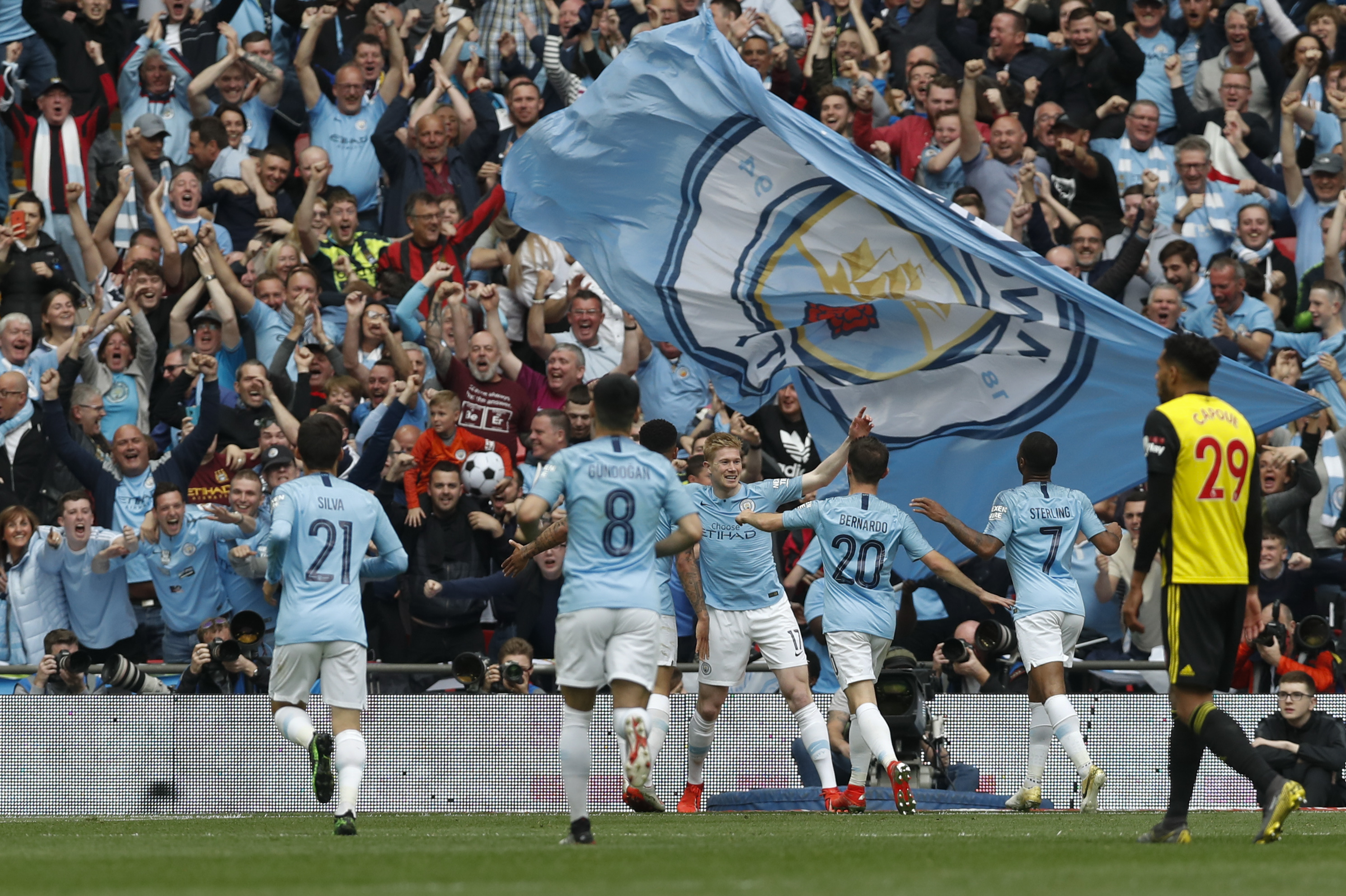 英超战报：利物浦2-1逆转热刺,