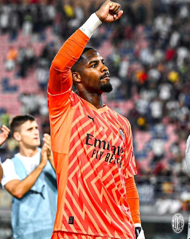 前教练：莱奥小时候的天赋只有C罗能与之相比