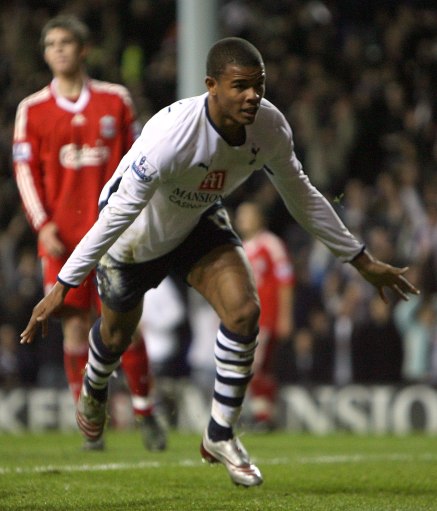 篮球湖人官宣老将复出，防守端迎来补强