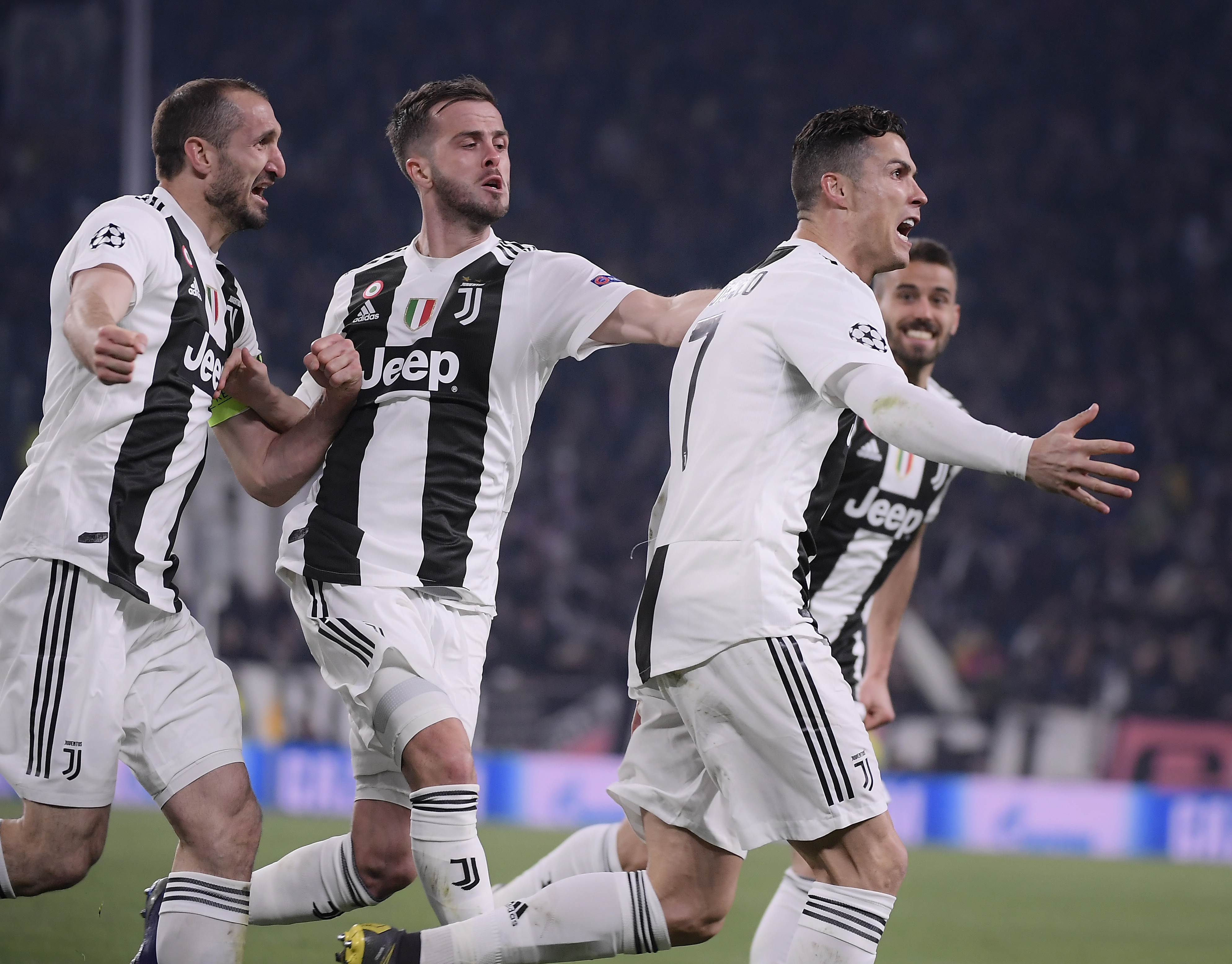 马卡：相比赫伊森，德拉富恩特更信任拉波尔特与勒诺尔芒（马卡报：德拉富恩特对拉波尔特、勒诺尔芒的信任高于赫伊森）