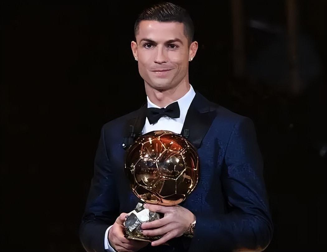 斯卢茨基：申花外援最多调整1到2个，我不会给管理层施压（斯卢茨基：申花外援调整最多一两人，我不会向管理层施压）